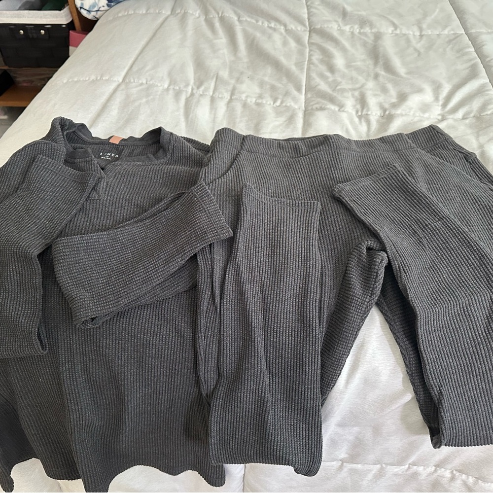 Women’s Cozy Gray Ribbed Knit Set
This is a Woman’s knit set